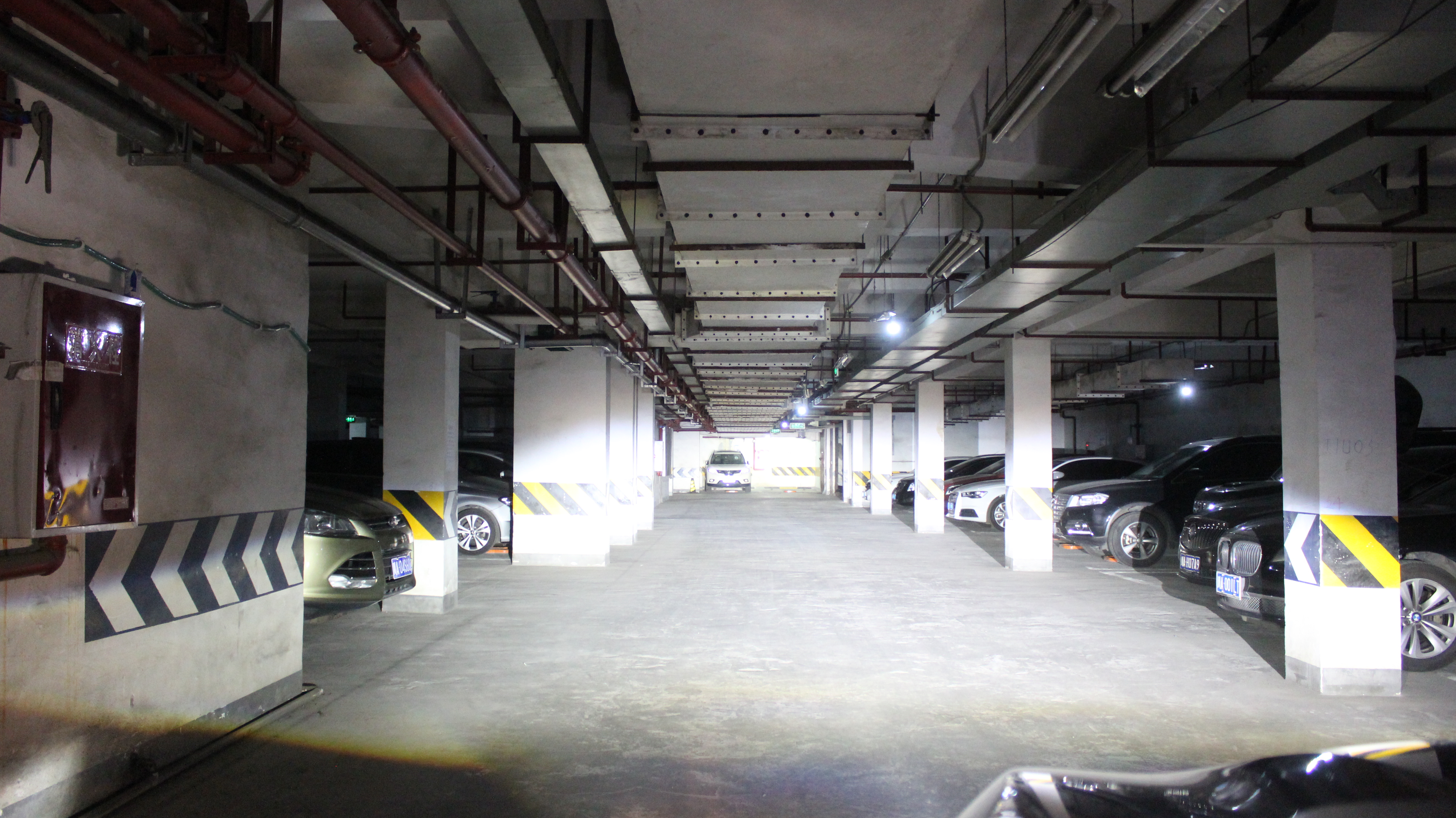 4008車(chē)燈改裝LED雙光透鏡遠(yuǎn)光效果實(shí)拍